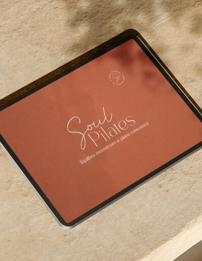 Graphiste logo Yoga Manche